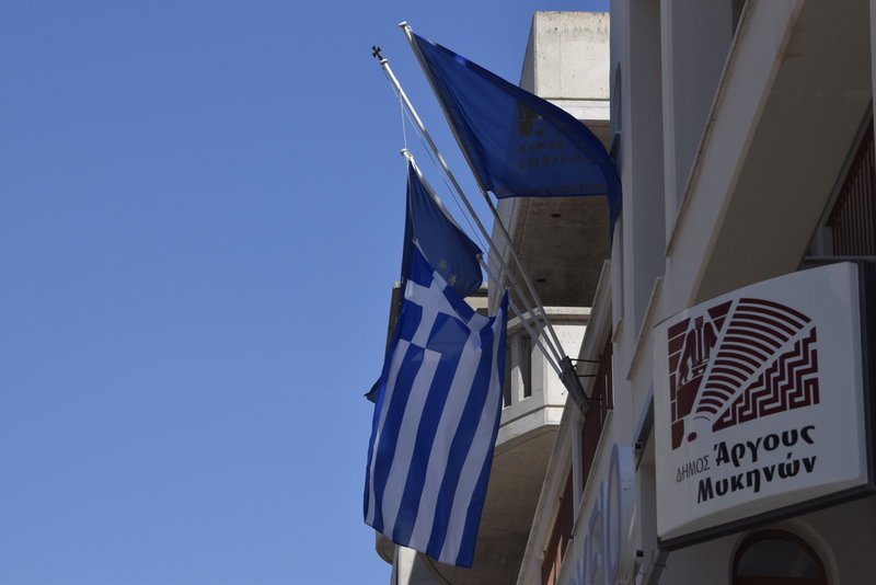 Αργος: Οι σημαίες κυματίζουν μεσίστιες για τη συμφωνία με την ΠΓΔΜ [εικόνες]   | iefimerida.gr 5