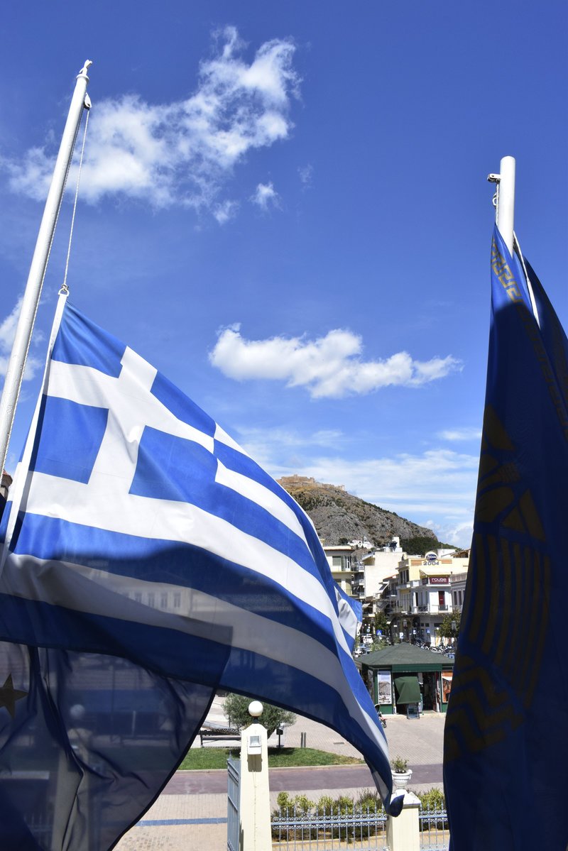 Αργος: Οι σημαίες κυματίζουν μεσίστιες για τη συμφωνία με την ΠΓΔΜ [εικόνες]   | iefimerida.gr 7
