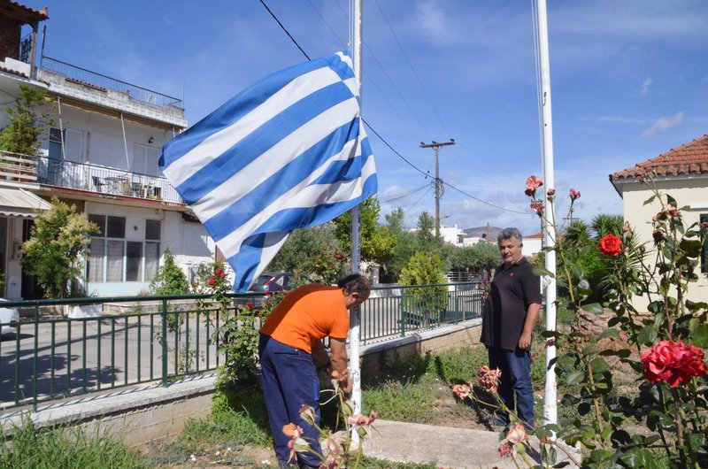 Αργος: Οι σημαίες κυματίζουν μεσίστιες για τη συμφωνία με την ΠΓΔΜ [εικόνες]   | iefimerida.gr 0