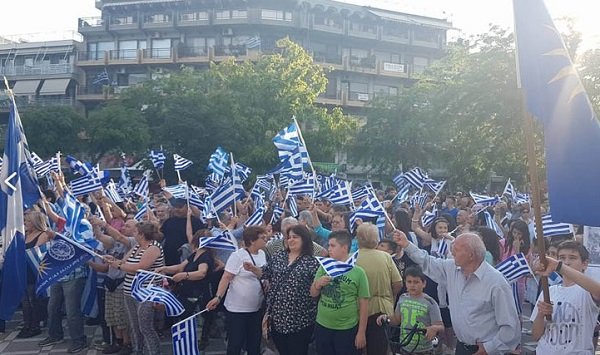 Χιλιάδες πολίτες στους δρόμους για τη Μακεδονία σε 23 πόλεις | iefimerida.gr 17