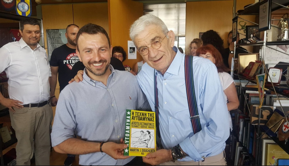 Τούρτα καράβι για τα γενέθλια του Μπουτάρη -Του ευχήθηκαν με σαξόφωνο [εικόνες] | iefimerida.gr 3