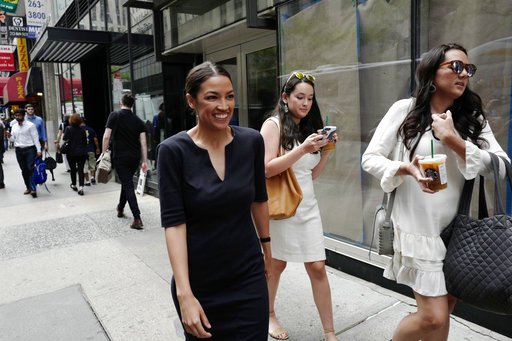 Η νέα σταρ των Δημοκρατικών: Πρώην σερβιτόρα, κόρη Πορτορικανής καθαρίστριας [εικόνες] | iefimerida.gr 0