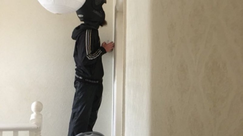 Φοβόταν μία αράχνη και παρήγγειλε για να βάλει τον ντιλιβερά να τη διώξει [εικόνες] | iefimerida.gr 1