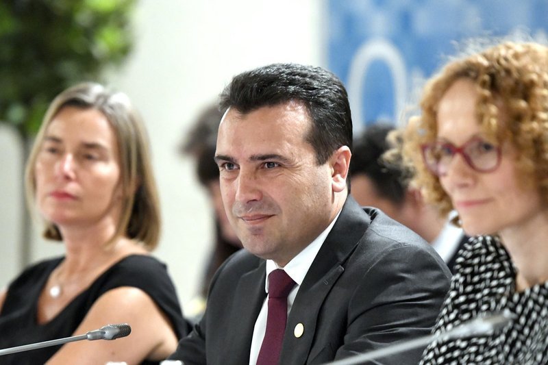 Τσίπρας και Ευρωπαίοι Σοσιαλιστές τα ’ψαλαν στη Φώφη, ενώ εκείνη έλειπε! [εικόνες] | iefimerida.gr 1