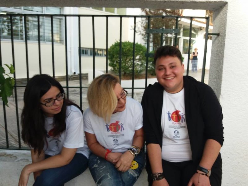 Πανελλήνιες 2018: Στην Κηφισιά μοίρασαν στους υποψηφίους μπουκαλάκια νερού με emoji | iefimerida.gr 2