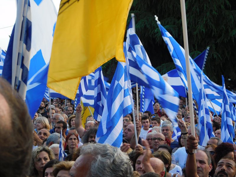 Χιλιάδες πολίτες στους δρόμους για τη Μακεδονία σε 23 πόλεις | iefimerida.gr 13
