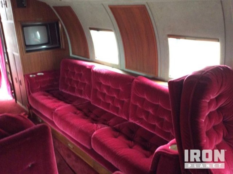 Πωλείται το ιδιωτικό τζετ του Ελβις -Με βελούδα και χρυσό, αλλά σκοροφαγωμένο [εικόνες] | iefimerida.gr 5