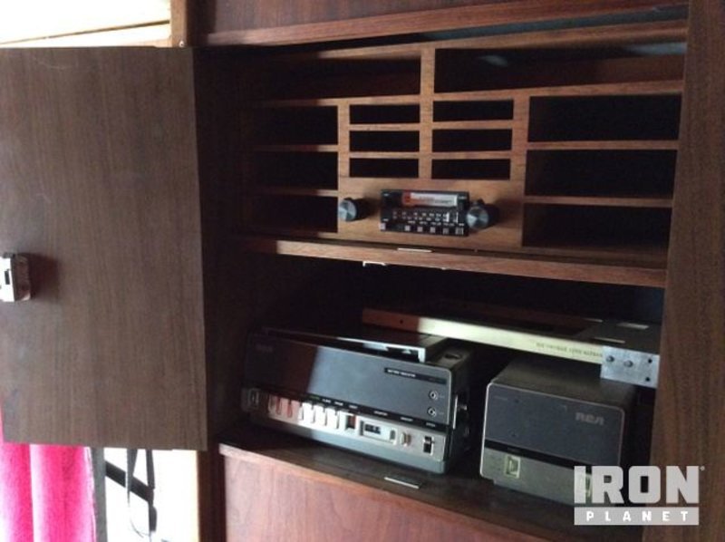 Πωλείται το ιδιωτικό τζετ του Ελβις -Με βελούδα και χρυσό, αλλά σκοροφαγωμένο [εικόνες] | iefimerida.gr 6