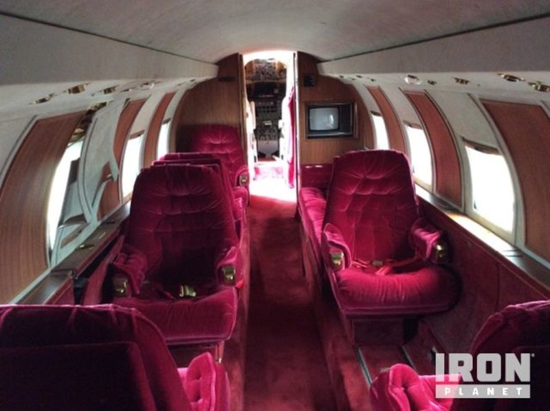 Πωλείται το ιδιωτικό τζετ του Ελβις -Με βελούδα και χρυσό, αλλά σκοροφαγωμένο [εικόνες] | iefimerida.gr 2
