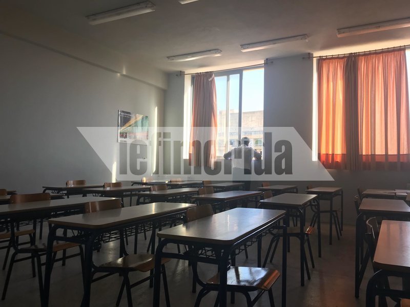 Πανελλήνιες 2018: Στα θρανία οι 15.742 μαθητές από ημερήσια ΕΠΑΛ -Εξετάζονται στα Νέα Ελληνικά [εικόνες & βίντεο] | iefimerida.gr 10