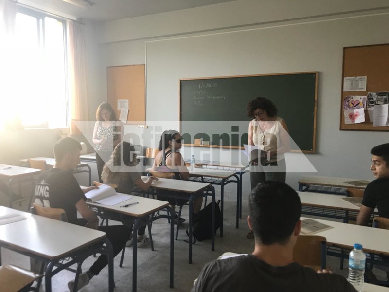 Πανελλήνιες 2018: Στα θρανία οι 15.742 μαθητές από ημερήσια ΕΠΑΛ -Εξετάζονται στα Νέα Ελληνικά [εικόνες & βίντεο] | iefimerida.gr 2