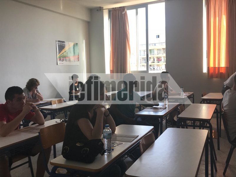 Πανελλήνιες 2018: Στα θρανία οι 15.742 μαθητές από ημερήσια ΕΠΑΛ -Εξετάζονται στα Νέα Ελληνικά [εικόνες & βίντεο] | iefimerida.gr 3