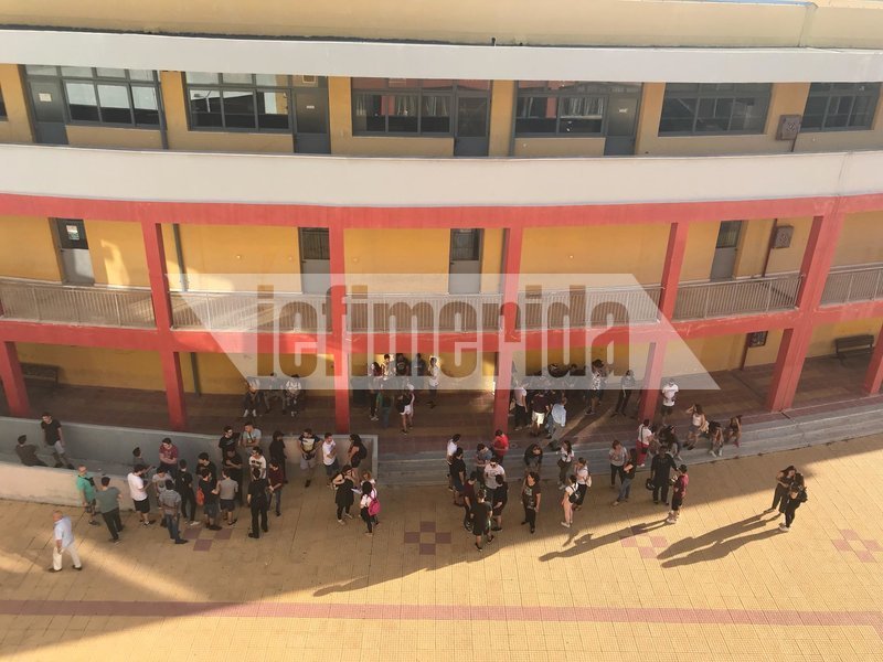 Πανελλήνιες 2018: Στα θρανία οι 15.742 μαθητές από ημερήσια ΕΠΑΛ -Εξετάζονται στα Νέα Ελληνικά [εικόνες & βίντεο] | iefimerida.gr 7