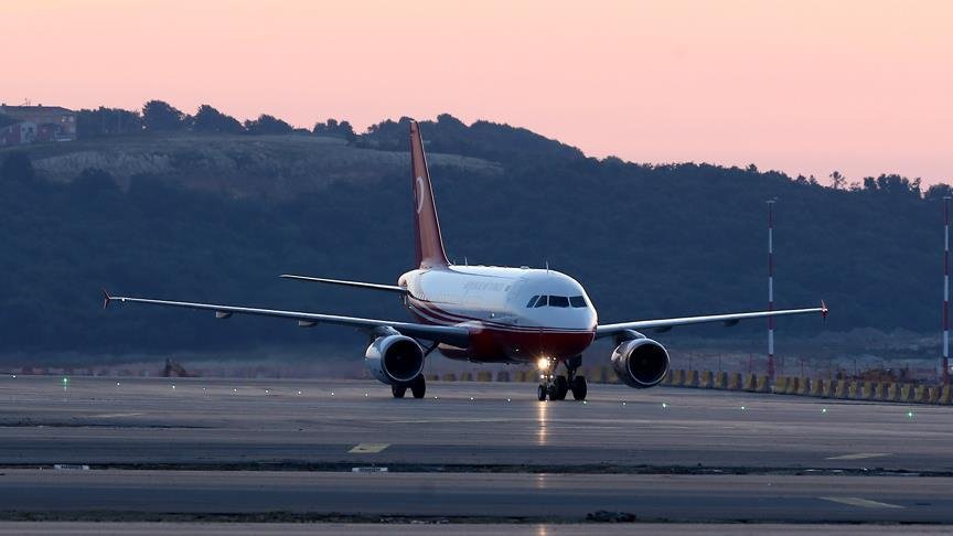Το αεροσκάφος του Ερντογάν προσγειώνεται στο νέο αεροδρόμιο της Κωνσταντινούπολης -Φωτογραφία: Anadolu