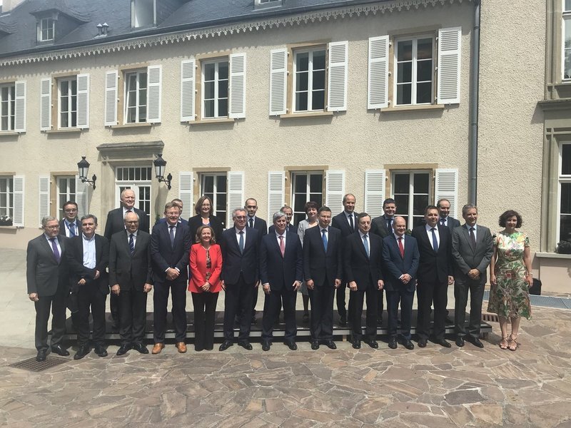 Το Eurogroup έχει γενέθλια, έκλεισε 20 χρόνια -Ο Τσακαλώτος στην επετειακή φωτό [εικόνες] | iefimerida.gr 1