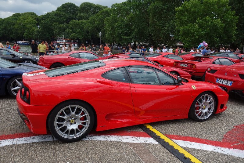 «Πλημμύρισαν» με Ferrari τα Ιωάννινα -Στον μώλο τα εντυπωσιακά αυτοκίνητα [εικόνες & βίντεο] | iefimerida.gr 2