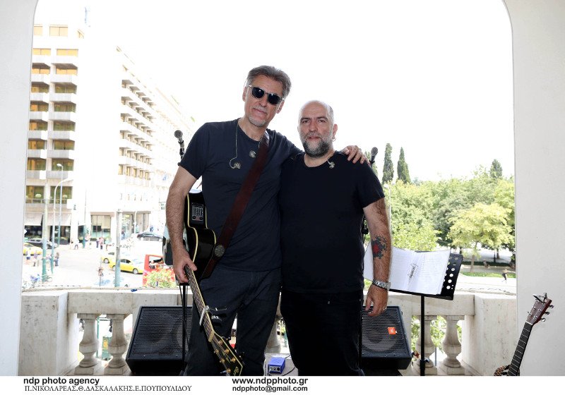 Οι Πυξ Λαξ μόλις κυκλοφόρησαν τα νέα τους τραγούδια [βίντεο] | iefimerida.gr 0