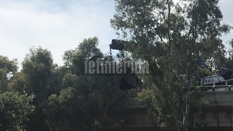 Φορτηγό τυλίχθηκε στις φλόγες στην Αττική Οδό -Στο Κορωπί [εικόνες & βίντεο] | iefimerida.gr 1