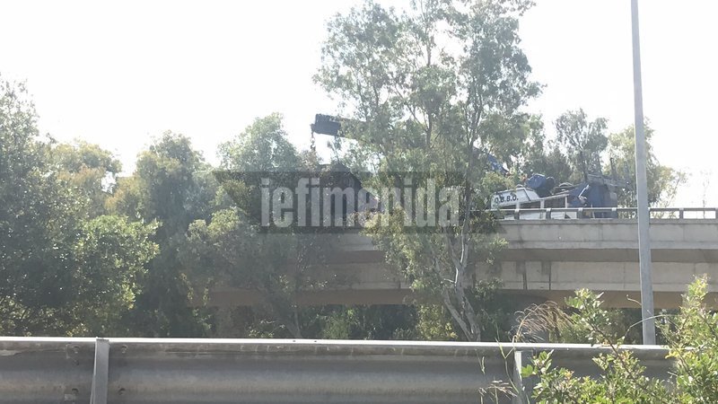 Φορτηγό τυλίχθηκε στις φλόγες στην Αττική Οδό -Στο Κορωπί [εικόνες & βίντεο] | iefimerida.gr 0