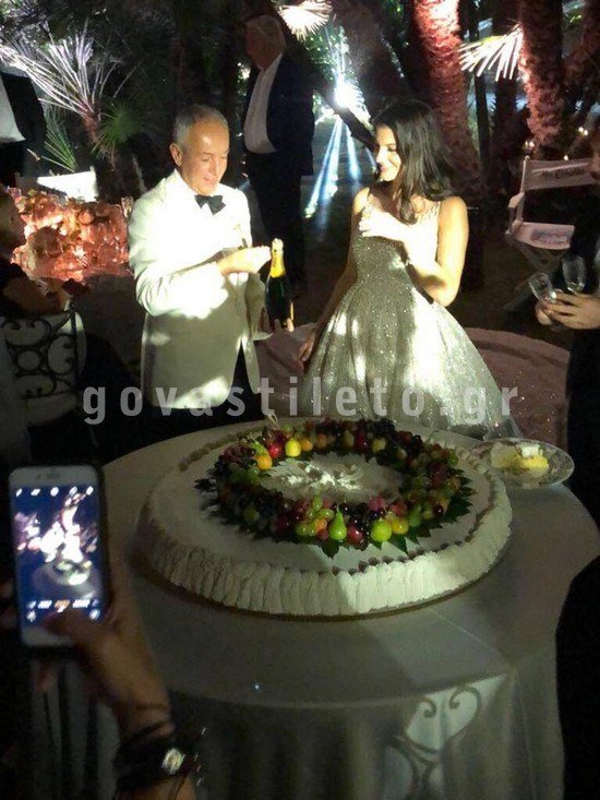 Γάμος αλά Χόλιγουντ στο δουκάτο του Σορέντο για τον 63χρονο Γιάννη Κούστα και την 25χρονη Δήμητρα Μέρμηγκα [εικόνες] | iefimerida.gr 3