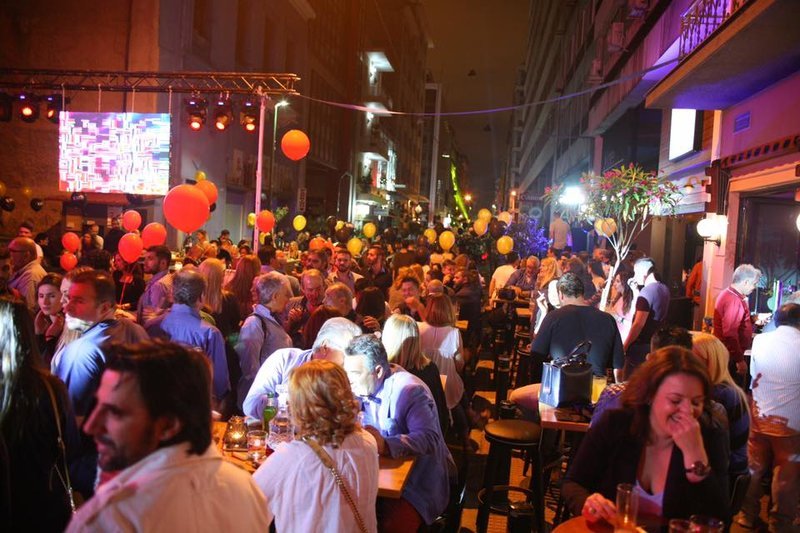 Street πάρτι μέχρι το πρωί -Η Τρούμπα γιορτάζει τις «Ημέρες Θάλασσας» [εικόνες] | iefimerida.gr 1