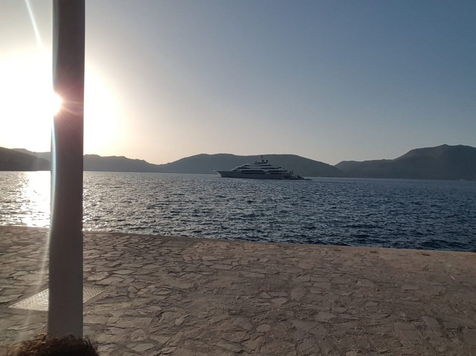 Στη Σύμη το 7οροφο πλωτό παλάτι του Ρώσου κροίσου Ρασνίκοφ -6 πισίνες, ελικοδρόμιο, club [εικόνες] | iefimerida.gr 2