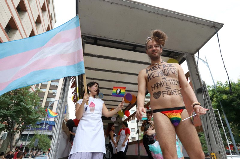 Gay Pride: «Μ. Αλέξανδρος & Ηφαιστείων=Love Forever», έγραφε στο στήθος του το Τζέισον-Αντιγόνη | iefimerida.gr 3