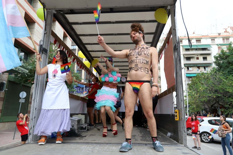 Gay Pride: «Μ. Αλέξανδρος & Ηφαιστείων=Love Forever», έγραφε στο στήθος του το Τζέισον-Αντιγόνη | iefimerida.gr 0