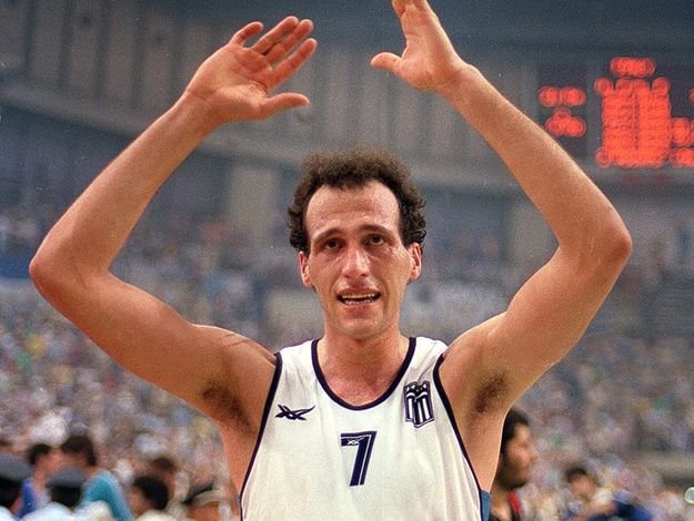 Οταν ο τίμιος γίγαντας, Αργύρης Καμπούρης, έκανε τους Ελληνες να ουρλιάζουν από χαρά [εικόνες & βίντεο]  | iefimerida.gr 4