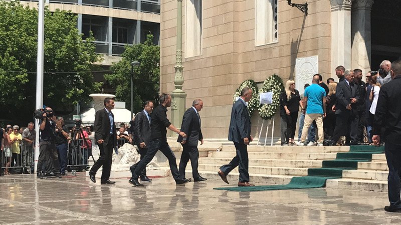 Ο Κώστας Καραμανλής μπαίνει στην Μητρόπολη