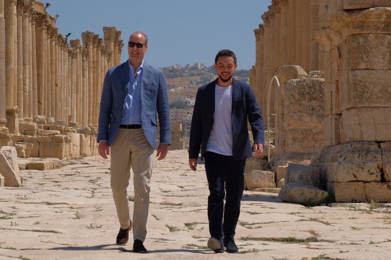 Η απρόσμενη εκδήλωση αγάπης του πρίγκιπα Γουίλιαμ στην Κέιτ Μίντλετον -Σε ταξίδι στην Ιορδανία [εικόνες] | iefimerida.gr 2