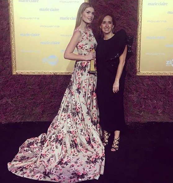 Οι απίθανες στιλιστικές επιλογές της ανιψιάς της πριγκίπισσας Νταϊάνας, λαίδης Κίτι Σπένσερ [εικόνες]  | iefimerida.gr 6