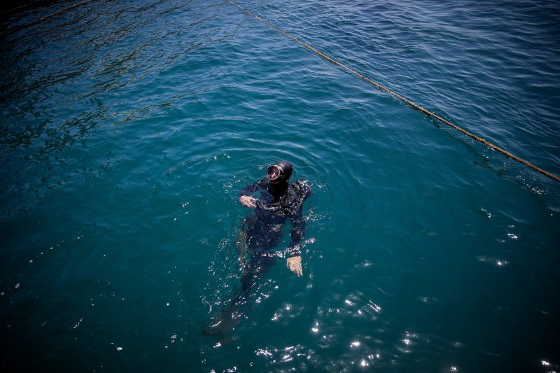 Το τέλος του ναυαγίου του «Corfu Island» -Επιχείρηση ανέλκυσης στο Πέραμα [εικόνες] | iefimerida.gr 6