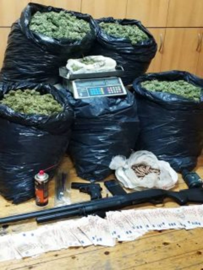 Κρήτη: Σύλληψη τεσσάρων Ελλήνων για καλλιέργεια και διακίνηση κάνναβης [εικόνες] | iefimerida.gr 3