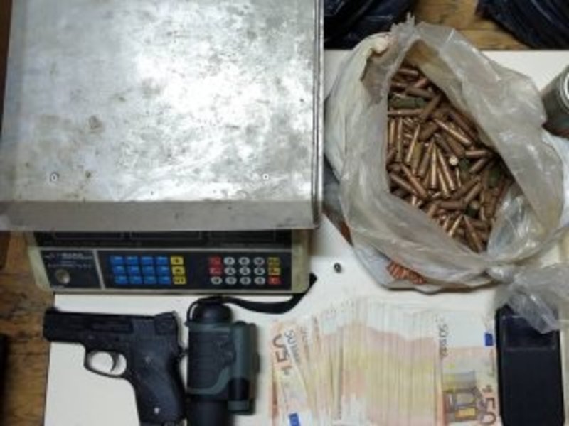 Κρήτη: Σύλληψη τεσσάρων Ελλήνων για καλλιέργεια και διακίνηση κάνναβης [εικόνες] | iefimerida.gr 4