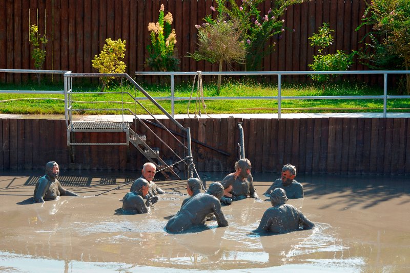 Λασπόλουτρα Κρηνίδων: Χιλιάδες Ελληνες και ξένοι απολαμβάνουν τις ευεργετικές ιδιότητές τους [εικόνες] | iefimerida.gr 2