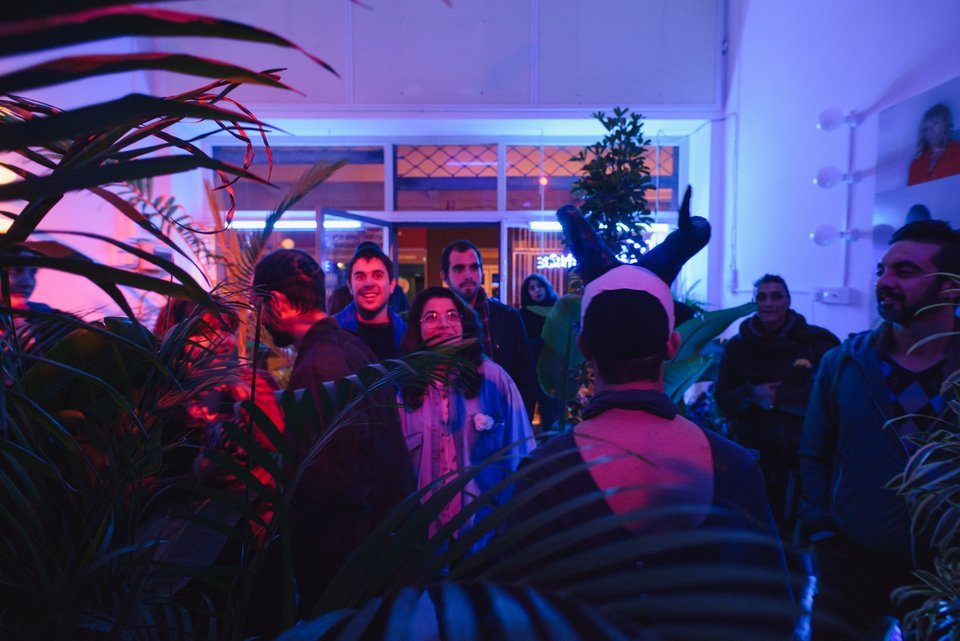 Pop-up μαγαζί φιλοξενεί παραστάσεις στη βιτρίνα -Ωρες καταστημάτων [πρόγραμμα] | iefimerida.gr 0