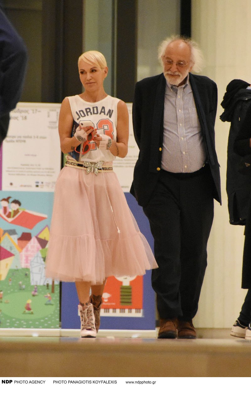 Παντρεύονται Αλέξανδρος Λυκουρέζος – Νατάσα Καλογρίδη με κουμπάρο τον Κοκλώνη [εικόνες]  | iefimerida.gr 0