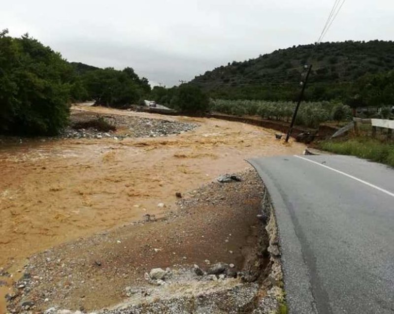 Δρόμοι-ποτάμια, κατολισθήσεις, ζημιές -Σάρωσε τη χώρα η «Νεφέλη» [εικόνες & βίντεο] | iefimerida.gr 5