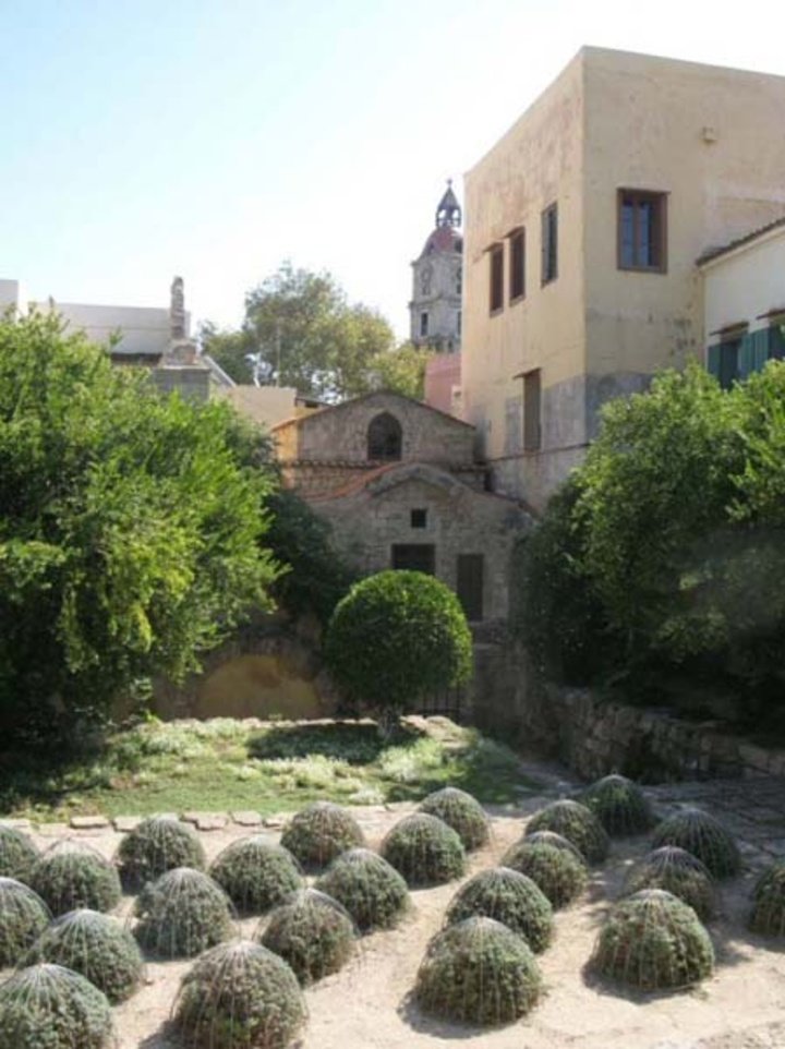 Ρόδος: Ο σπάνιος μεσαιωνικός κήπος του Ιδρύματος Marc de Montalembert [εικόνες] | iefimerida.gr 2