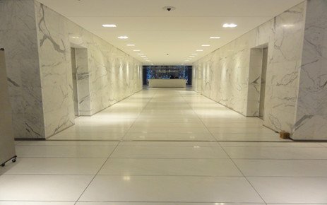 Ανανεώση lobby σε ουρανοξύστη στο Park Avenue στο νέο Four Seasons Restaurant