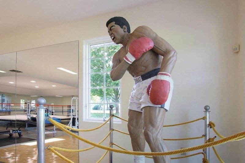 Το πελώριο εξοχικό του Μοχάμεντ Αλι που βγαίνει στο σφυρί -Γιατί η τιμή του είναι απολύτως συγκεκριμένη [εικόνες] | iefimerida.gr 9