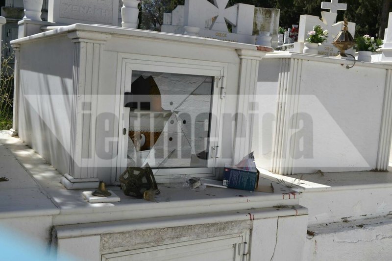 Βανδαλισμοί στο νεκροταφείο της Μόριας -Για τρίτη φορά, ανάστατοι οι κάτοικοι [εικόνες] | iefimerida.gr 3