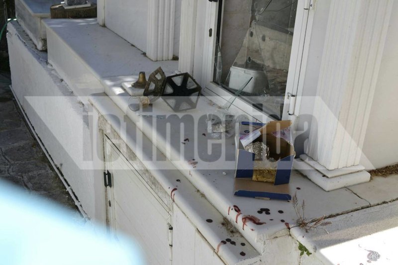 Βανδαλισμοί στο νεκροταφείο της Μόριας -Για τρίτη φορά, ανάστατοι οι κάτοικοι [εικόνες] | iefimerida.gr 0