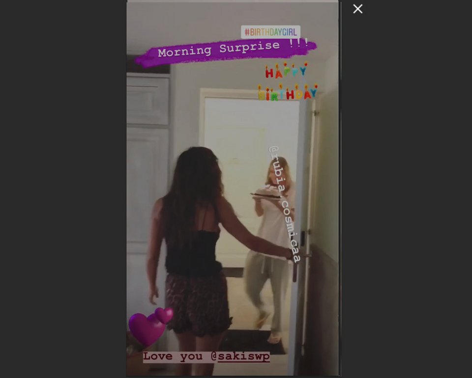 Η έκπληξη του Σάκη Τανιμανίδη στην Χριστίνα Μπόμπα για τα γενέθλιά της [εικόνες] | iefimerida.gr 1