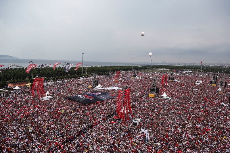 Με επίκεντρο την Κωνσταντινούπολη, ολοκληρώθηκε η προεκλογική εκστρατεία Ερντογάν και Ιντζέ [εικόνες] | iefimerida.gr 3