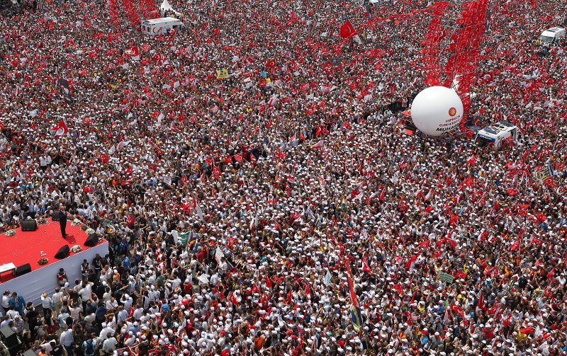 Με επίκεντρο την Κωνσταντινούπολη, ολοκληρώθηκε η προεκλογική εκστρατεία Ερντογάν και Ιντζέ [εικόνες] | iefimerida.gr 1