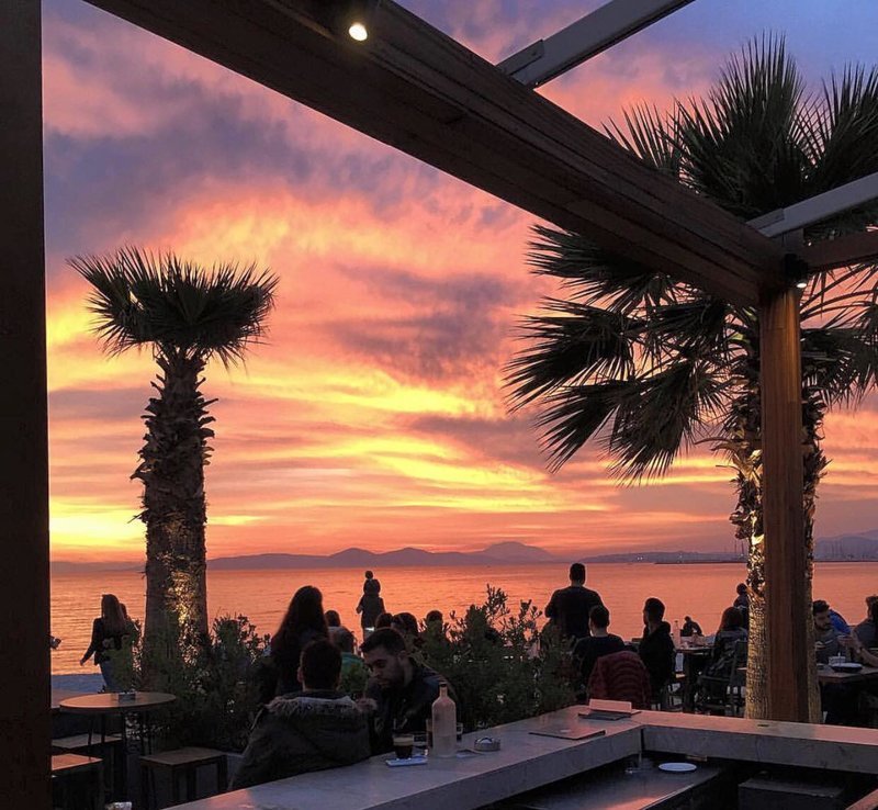 Από Aλιμο μέχρι Σαρωνίδα: 8+1 beach bar με τέλεια κοκτέιλ δίπλα στο κύμα [εικόνες]  | iefimerida.gr 3