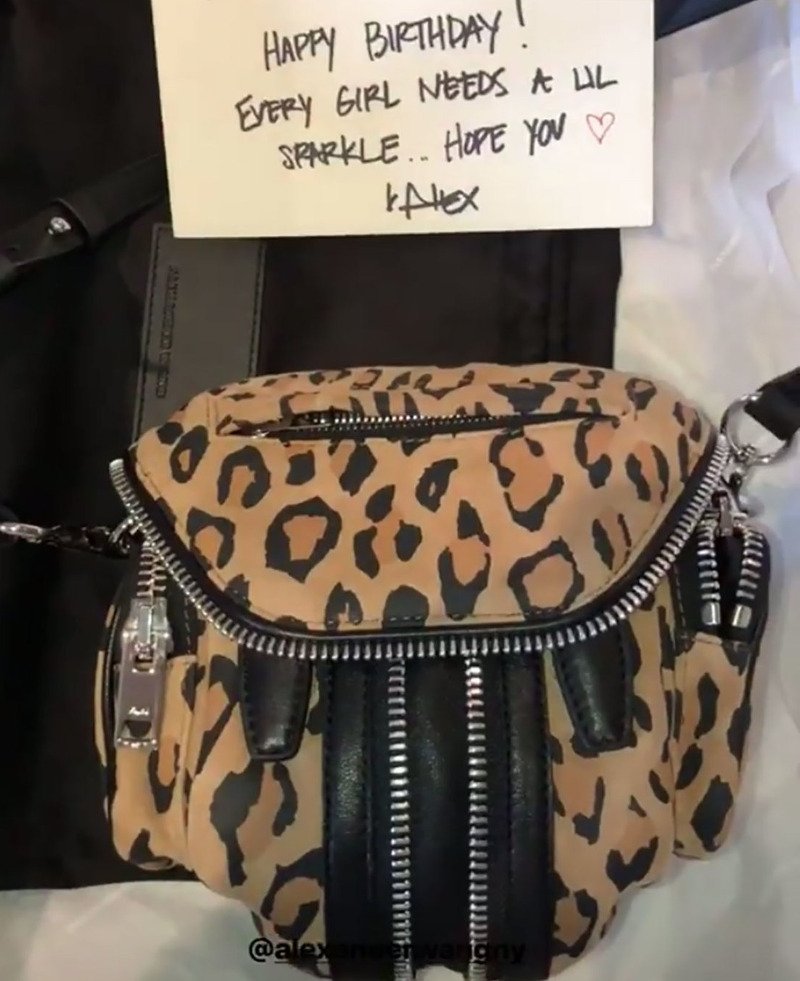 Η Νορθ Γουέστ έχει γενέθλια και ο Alexander Wang έσπευσε να στείλει τα δώρα του -Δύο πανάκριβες τσάντες [εικόνες]  | iefimerida.gr 0