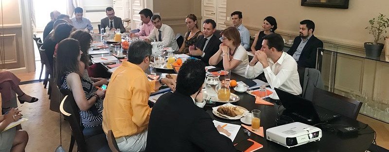 Η συνάντηση του Ολλανδού πρέσβη Κάσπαρ Βέλντκαμπ με Ελληνες δημοσιογράφους